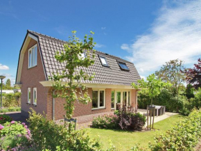 Nice holiday home near the North Sea